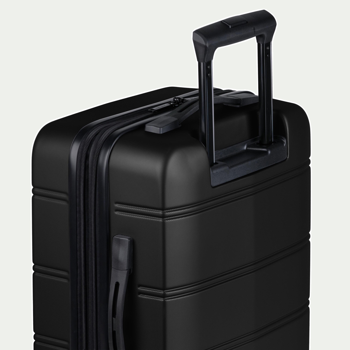 Swiss Mobility LAX 28-inch suitcase in black, close-up of the handle