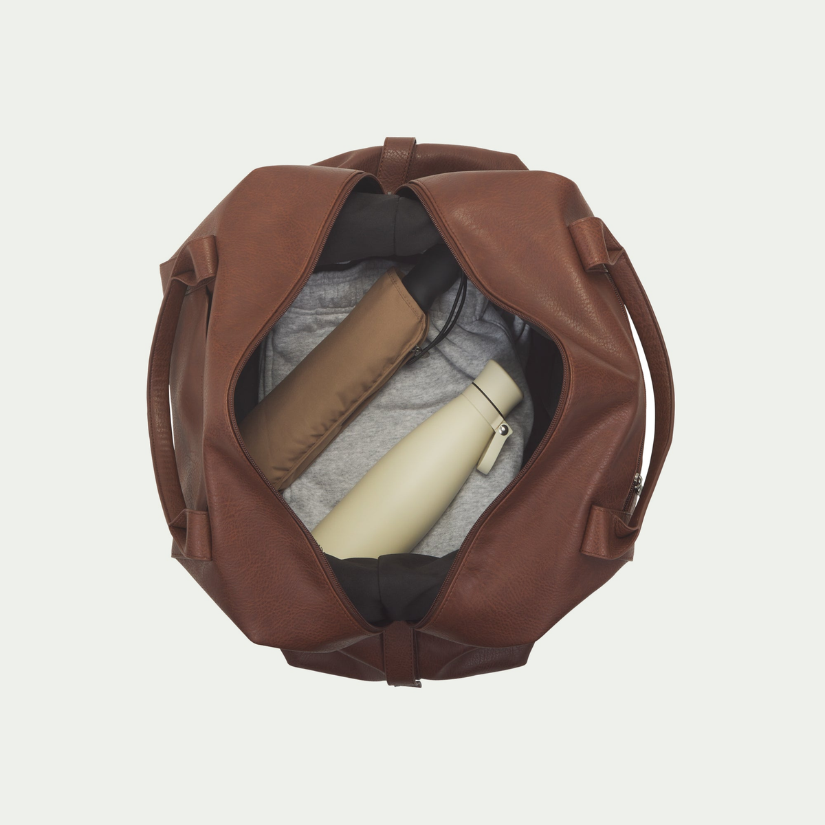 Bugatti Palermo duffle bag in cognac, open interior and compartments