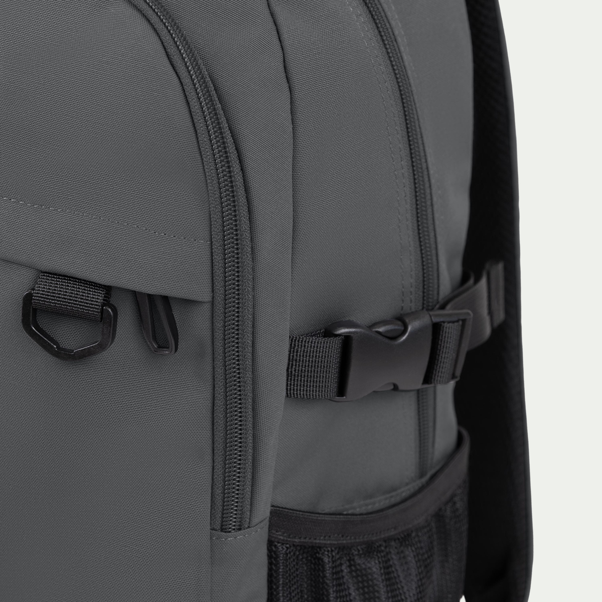 Swiss Mobility Urban Pro Backpack Grey, side buckle and zipper detail