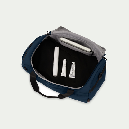 Swiss Mobility Urban Pro Duffle Bag Navy, open main compartment with toiletries