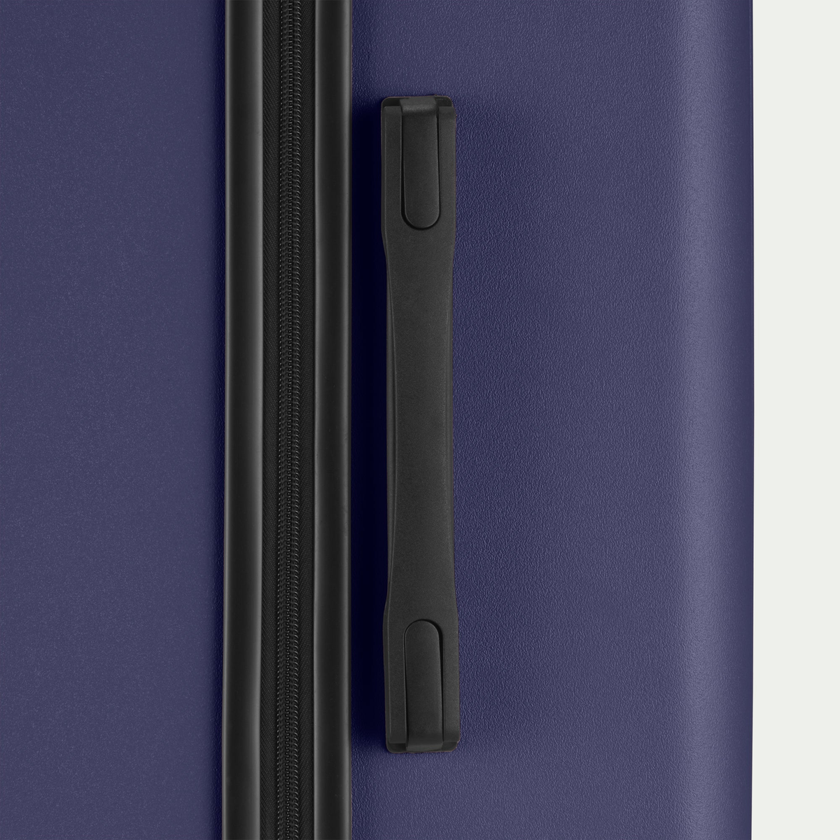 Swiss Mobility CPH navy HLG5628SM large suitcase from HLG5602SM two-piece set, handle close-up