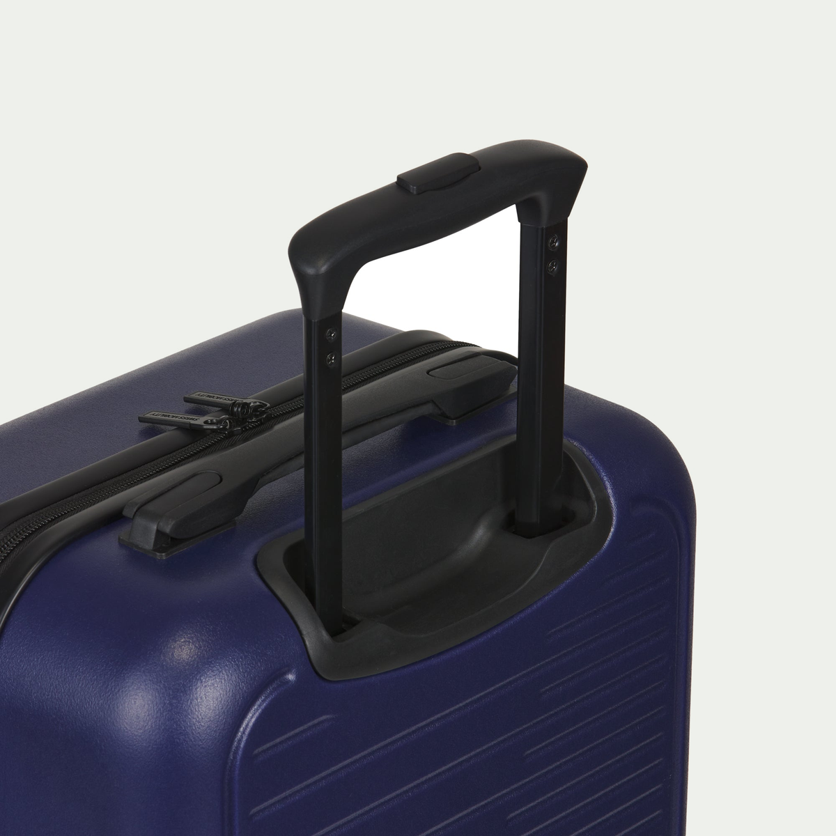 Swiss Mobility CPH navy HLG5620SM carry-on suitcase from HLG5602SM two-piece set, telescopic handle close-up