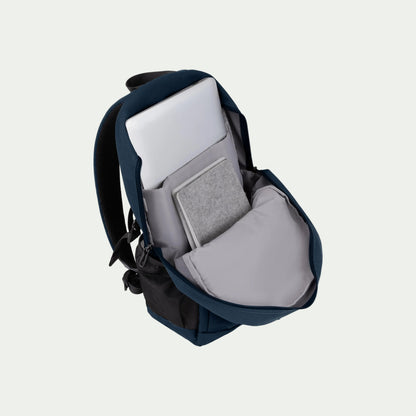 Swiss Mobility Urban Pro Backpack Navy, open laptop compartment with laptop