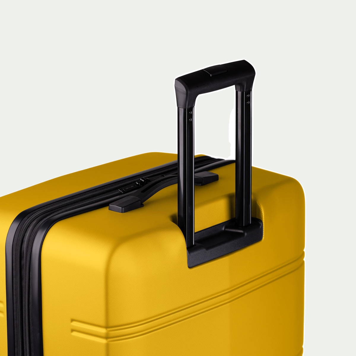 Swiss Mobility LAX 24-inch suitcase in yellow, close-up of the handle