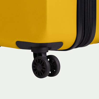 Valise Swiss Mobility LAX de 28 po, couleur jaune, gros plan des roulettes