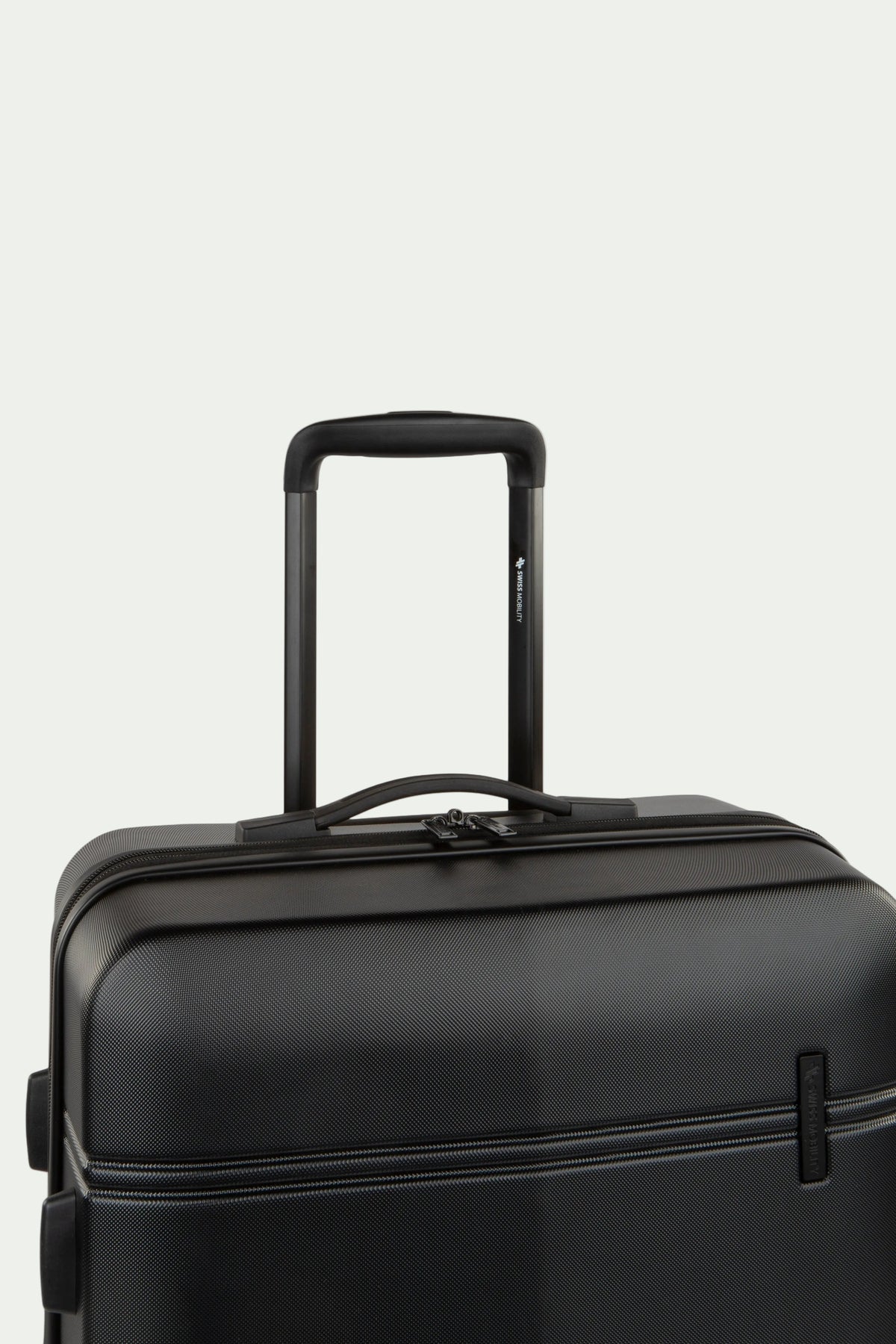 Swiss Mobility LAX black luggage, shared telescopic handle close-up